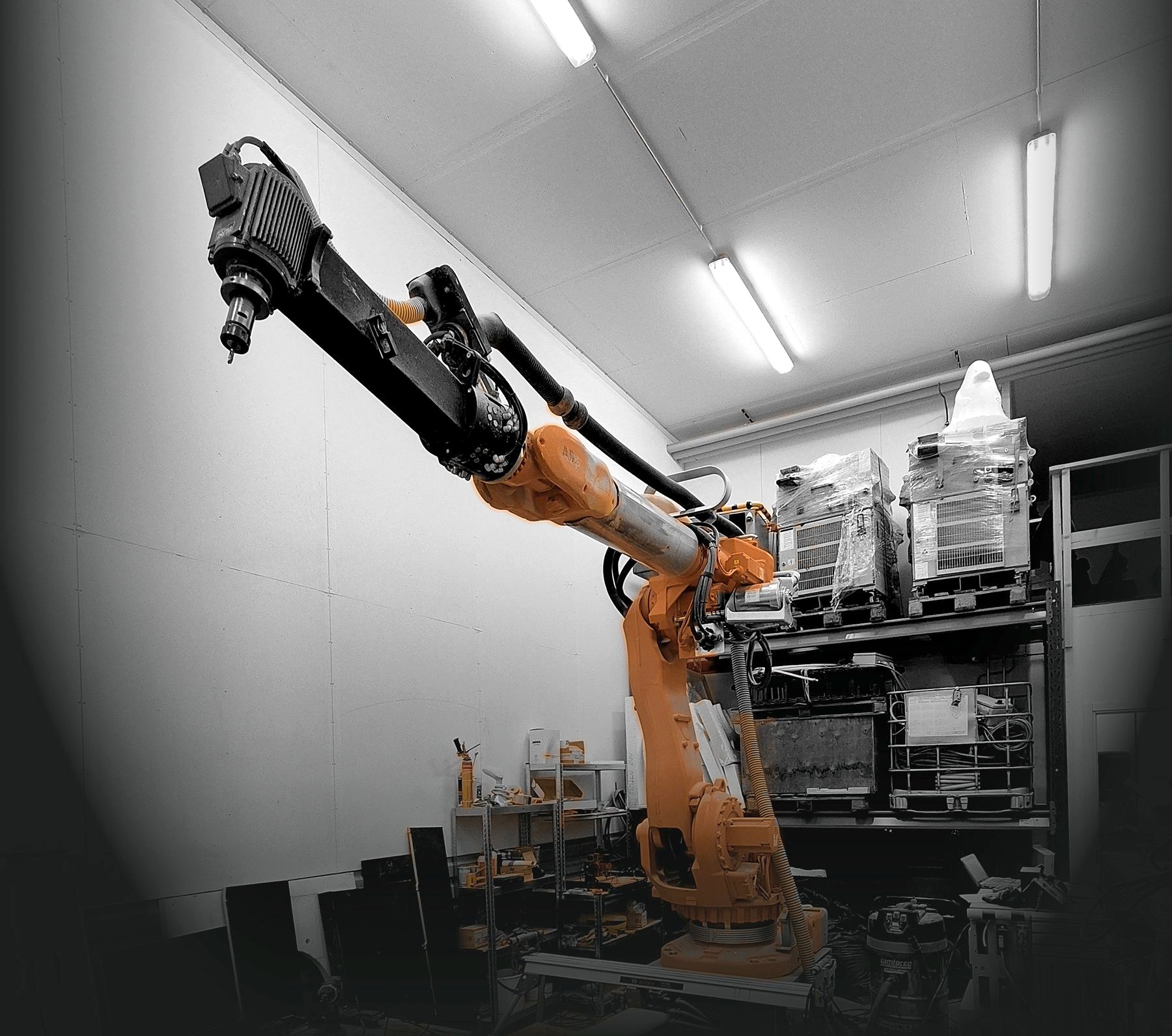 ABB IRB 6650 -robotti jyrsinkaralla, työalue 3000 × 2000 × 2000 mm
